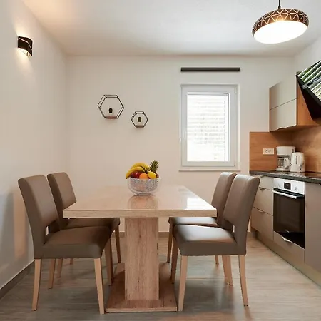 Adrian2 Apartman Trogir