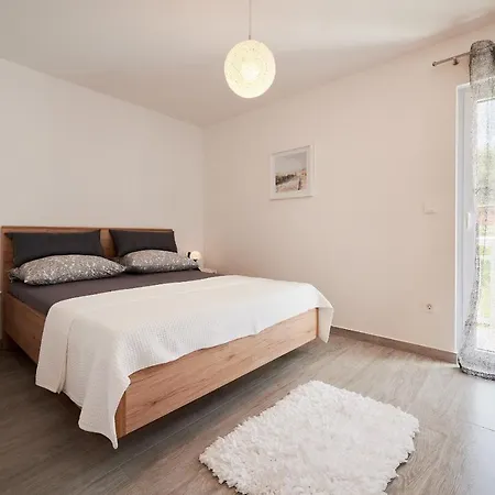 Adrian2 Apartman Trogir