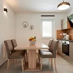 Adrian2 Apartman Trogir