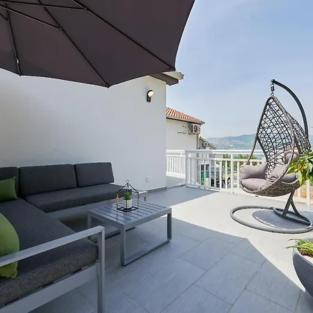 Appartement Adrian2 *