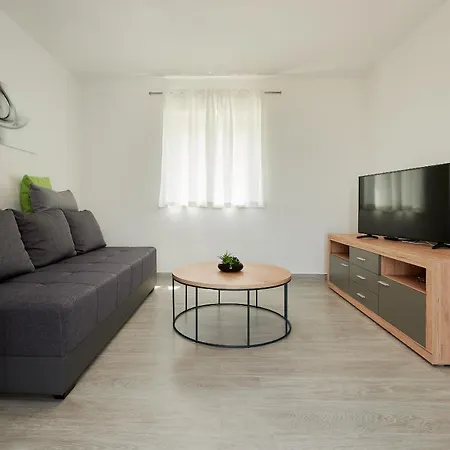 Appartement Adrian2 *
